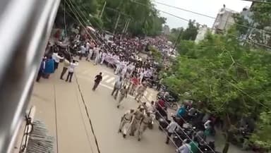 भीनमाल: #दोषियों_को_फाँसी_दो
#पाथेड़ी गाँव की बेटी को न्याय दिलाने के लिए सायला थाने के आगे #देवासी समाज के साथ ही 36 कॉम