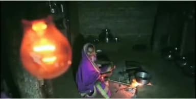 कोडरमा: महाराष्ट्र के गांव में पहली बार पहुंची बिजली लोगों ने खुशी में जलाए दिए वह काटे.केक @## बिजली#Taja. News