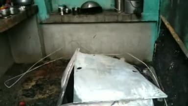 टाटीझरिया: झरपों में शॉर्ट सर्किट होने से एक घर में लगी आग, एक लाख से अधिक का सामान जला #शॉर्ट_सर्किट