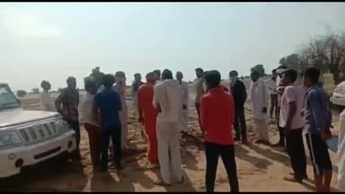 नोहर: नोहर क्षेत्र में टिड्डी दल का हमला, किसानों ने खेत में पहुंचकर कीटनाशक का छिड़काव कर टिड्डी भगाने का किया प्रयास #टिड्डी