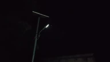 नवाबगंज: विकासखंड देवा के ग्राम बेरहरा में सोलर स्ट्रीट लाइट बनी बच्चों के लिए वरदान, नीचे बैठकर करते हैं पढ़ाई #जज्बा