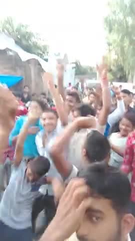 बरेली: जिला बरेली केे ग्राम खितौसा मे राम मंदिर की ख़ुशी में #डीजे# वुलाकर डांस किया शिव मंदिर पर 4000 दिया और मोम्बत्ती जलाई