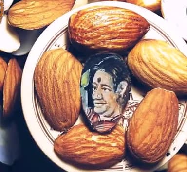 लखीमपुर: जिले के आर्टिस्ट अमन गुलाटी ने बादाम पर दिवंगत सुषमा स्वराज जी का चित्र बनाकर उन्हें श्रद्धांजलि दी #सुषमा_स्वराज
