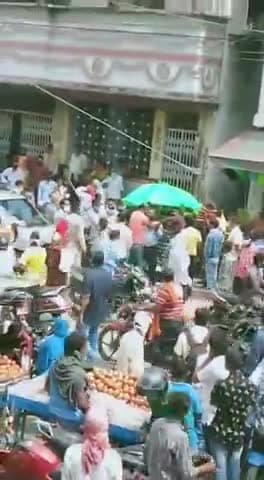 कोडरमा: अगर कार गलत पार्क किया ।
 तो आप फाईन कर सकते थे?
गाली-गलौज और बुजुर्ग के साथ मारपीट नहीं करना चाहिए था।
#wewantjustice