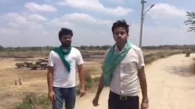 तमिलनाड में सूखे से प्रभावित इलाकों की यात्रा के दौरान
Tamil Nadu Drought Yatra: April 2017
#Drought #Farmer