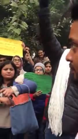 DU, AMU, JNU, JAMIA में हिंसा के खिलाफ आंदोलनरत..
#unemployment #protest #university #jantarmantar #caa #nrc #npr #job