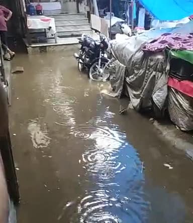 नरेला: Narela delhi anaj Mandi ma bara pani
#दिल्ली #हिंदुओं #दशा #देर #घर #नहीं