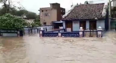 तखतपुर: तखतपुर में बरसा ऊपरवाले का क़हर
#news #aajtak #takhatpur #bilaspur #kota_city #mungeli