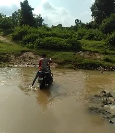 चतरा: लोहारा के नदी में अचानक बढ़ आने से उसे समस्या उठानी पड़ी #aajtakindia #avpnew @newsnation_team @brekingnews7275