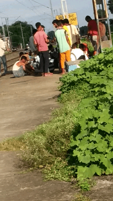 बेगूसराय: सिंघौल हाल्ट पे धरल्ले से खेला जाता है जुवा।अस्थानिये प्रशाशन के शिकायत के बाद भी।#dmbegusarai