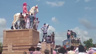 नागौर: रूण- गांव इंदोकली में तेजा दशमी के मौके पर की गई विशाल तेजाजी की घोड़ी (लीलण) की स्थापना
#news #ganv ki
