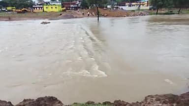 गुरूर: लगातार बारिश होने के कारण ग्राम घोघोपुरी का पुल बाढ़ के पानी में डूबा, 20 घंटे से गांव में फंसे ग्रामीण #प्राकृतिक_आपदा