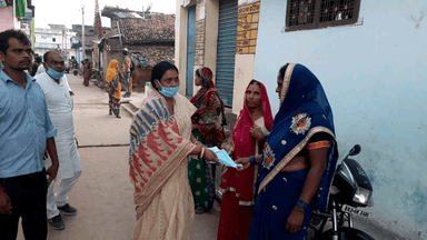 सुषमा पासवान जी आज रोहतास और नौहट्टा प्रखण्ड में मास्क वितरण तथा लोगो से मिली ।
#चेनारीकीआन
#सुषमापासवान
#तेजरफ्तार...