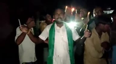 तेजस्वी भैया के आवाहन पर बेरोजगारी के खिलाफ मोमबत्ती दिया जलाकर विरोध करते हुए|
#9baje9minute