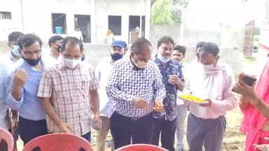 धनौरा: गजरौला में राष्ट्रीय पोषण माह के तहत कुपोषित बच्चों को पोषण प्रदान करने के लिए दो माताओं को दी गई दुधारू गाय #पोषण_माह