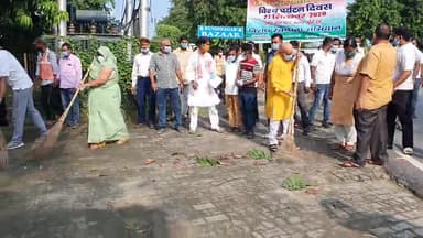 कुशीनगर में #विश्व_पर्यटन_दिवस के अवसर पर नगर पालिका कसया कुशीनगर के तत्वावधान में आयोजित सफाई अभियान कार्यक्रम में