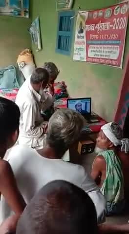 #जोकीहाट_विधानसभा क्षेत्र #चौकता पंचायत के #जमरा गांव में  लोग #AIMIM_JOKIHAT_प्रखंड #अध्यक्ष_ अब्दुल्ला सालिम को सुनते