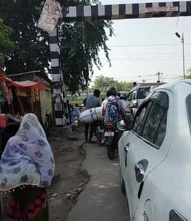 कानपुर: please insure panki padao railways crossing#upgov#Indian railways#jagoindia#kanpur@