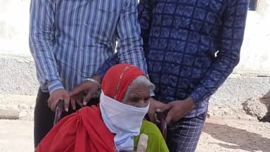 चिड़ावा: मंड्रेला में 97 वर्ष की उम्र में भी वोट देने आए बुजुर्ग, जोरो-शोरों से हो रहा मतदान #live_update #mandrellanews