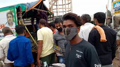 रायपुर: #corona काल मे #immunity बढ़ाने आम जनता को #Chhattisgarh #Sarkar #Aushadhiya #औषधीय पौधे बटवा रही।।
#raipur_cm_हाउस