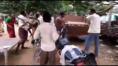 ఖాజీపేట: మండలంలోని ఆంజనేయ కొట్టాలు గ్రామంలో ఒక వ్యక్తి పై మూకుమ్మడిగా దాడికి పాల్పడ్డడం దారుణం.