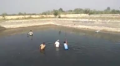 चरखी दादरी: #SwachhtaAbhiyan Cleaning of water Storage Tanks in progress at village Dhakla, Jhajjar.