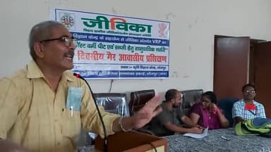 डा द्विवेदी हेड केभीके भोजपुर @icarindia ने #जीविका के भीआरपी सदस्यो को #जैविक #पोषण #वाटिका से संबंधित सुझाव दिया।