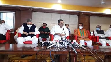 रायपुर: सर काम #modi #sarkar से क्योँ करवाना चाहते हैं #मुख्यमंत्री #bhupeshbaghel ? खुद भी कुछ करें! केंद्रीय #कृषिराज्यमंत्री