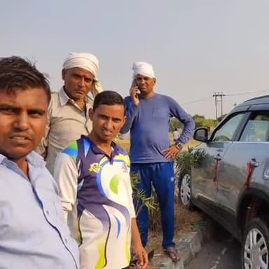 सैफई: #अस्थियां विसर्जन कर लौट रहे कार सवार परिवार की गाड़ी तिरुपति बालाजी कॉलेज छिमारा के सामने डिवाइडर से टकरा गई।