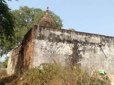 ग्वालियर गिर्द: #जय_श्री_क्रष्ण.....🙏
सागर_ताल स्थित #श्री_राधे_क्रष्ण मंदिर आखिर कब तक बंद रहेगा..?
#ज्योतिरादित्य_सिंधिया_जी