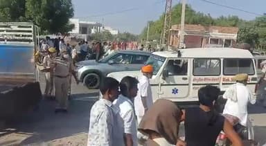 मेड़ता: #मेडता सिटी:-NH89 पर बाइक सवार ओर ट्रक सवार की जोरदार टक्कर,सूचना के बाद पुलिस नही पहुचने पर ग्रमीणों का हंगामा,