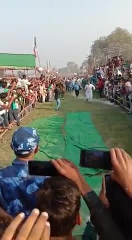 बरुराज के घर-घर में,
ये शोर-शराबा है,
तेजस्वी संग नन्द कुमार राय हैं,
ये विजय की आभा है,
#तेज_रफ़्तार_तेजस्वी_सरकार