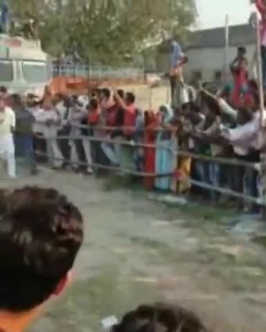 बरुराज के घर-घर में,
ये शोर-शराबा है,
तेजस्वी संग नन्द कुमार राय हैं,
ये विजय की आभा है,
#तेज_रफ़्तार_तेजस्वी_सरकार
