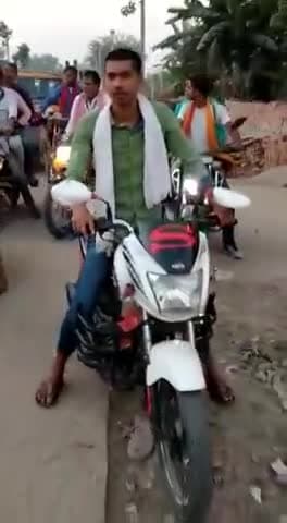 गोगरी: अपार जनसमर्थन के साथ #जदयू उम्मीदवार #डॉ_संजीव_कुमार ने किया रोड शो, #NDA_समर्थन में #तीर_छाप पर #वोट करने की अपील की।