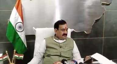 दतिया नगर: 💥चाइना एवं विदेशी पटाखे बेंचने पर दो साल की सज़ा 💥देवी देवताओं के चित्र वाले पटाखों पर भी रहेगा बेन
#narottammis #cmo