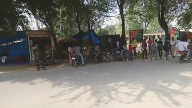भवनाथपुर: भवनाथपुर थाना पुलिस ने विशेष वाहन चेकिंग अभियान चलाकर आधा दर्जन बाइक पकड़कर काटे चालान#पुलिसिया कार्रवाई