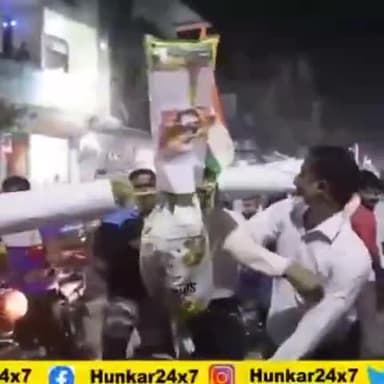 दिल्ली मे़ #योगीसेना के हजारो कार्यकर्ता अर्नव गोस्वामी के पक्ष मे़ सड़को पर, शिव सेना के खिलाफ प्रदर्शन....