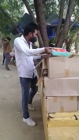 गुरुग्राम: #sector29 #nagar_nigam #supervisor (#Hîmåñshü_BädGùjjâr) अपनी टीम को दीपावली की हार्दिक शुभकामनाएँ देते हुए🙏 #gurugram