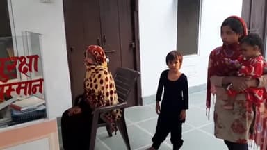 मुज़फ्फरनगर: ग्राम पंचायत सैद नगला की एक महिला ने महिला हेल्प डेस्क पर पहुंचकर अपने पति पर लगाया मारपीट का आरोप #मारपीट #दहेज़