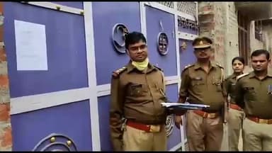 सेवराई: रेवतीपुर में गैंगेस्टर के आरोपी के घर पुलिस ने मुनादी करा चस्पा किया नोटिस #गैंगेस्टर