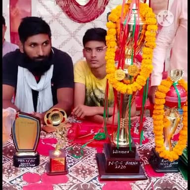 #बोर्ना की टीम 6 रणों से विजेता हुई  
और #नया_टोला की टीम 6 रनों से हारी 
#क्रिकेट_टूर्नामेंट 
#N.C.C BORNA