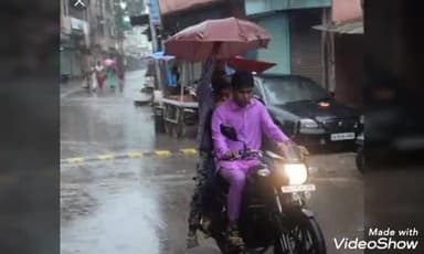 अंबिकापुर: सरगुजा के लखनपुर में। हुए बूंदी-बुंदा बारिश। बेमौसम बारिश से किसानों की चिंता बढ़ी।
#बेमौसम_बारिश