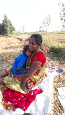 फुलपरास: फुलपरास:#बनारसी चौक #झाखराही गांव माताजी परेशान बच्चे की नौकरी और सरकारी योजनाओं ना मिलने के कारण