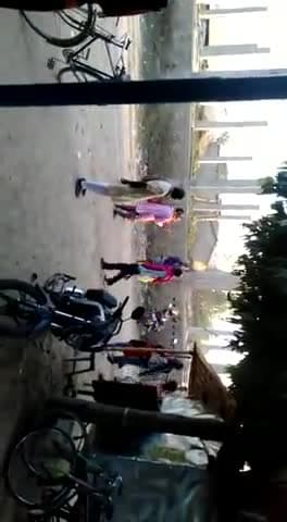 हरलाखी: कमला स्नान के लिए जाते लोग।
कार्तिक पूर्णिमा के अवसर पर लोग कमला नदी में डुबकी लगायेंगे आज।
#hurrahi
#harlakhinews