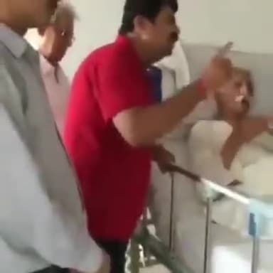 दिल को छू देने वाली तस्वीर:
मसाला किंग महाशय धर्मपाल (#MDH) आख़िरी समय में भी उनका दिल देश क धड़कता रहा