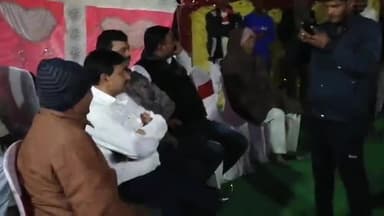 गुरुआ: #गुरुआ विधानसभा के #RJD नेता #विनय कुमार यादव जी ने गुरारू के दौलता गाँव मे एक शादी समारोह में पहुँचे ,Live Viral Video