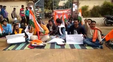 पी.जी. की पढ़ाई शुरू करने को लेकर कॉलेज परिसर में ABVP ने किया एक दिवसीय धरना प्रदर्शन
#abvpforstudent