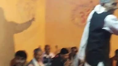 ब्यावरा: #ब्यावरा की मीना समाज धर्मशाला में अलमस्त बाबा के ##भजनों का आनंद लेते सेकड़ो रोज भक्तगण।जय श्री #महाँकाल।।