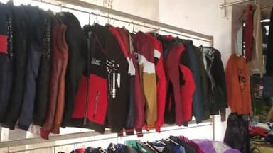 हमारे प्रतिष्ठान स्टोर पर ठंडी के सभी प्रकार के
#Jackets #Hoodi #Swetar #Cap काफी किफायती एवं स्पेशल ऑफर में उपलब्ध है