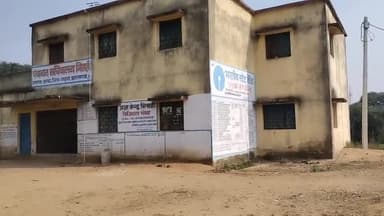 डंडा: खिड़की-दरवाज़ा के चलते अधूरा पड़ा है भिखही पंचायत का पंचायत भवन #पंचायत_भवन